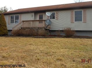 36 Sunset Circle Ln, Philippi, WV 26416