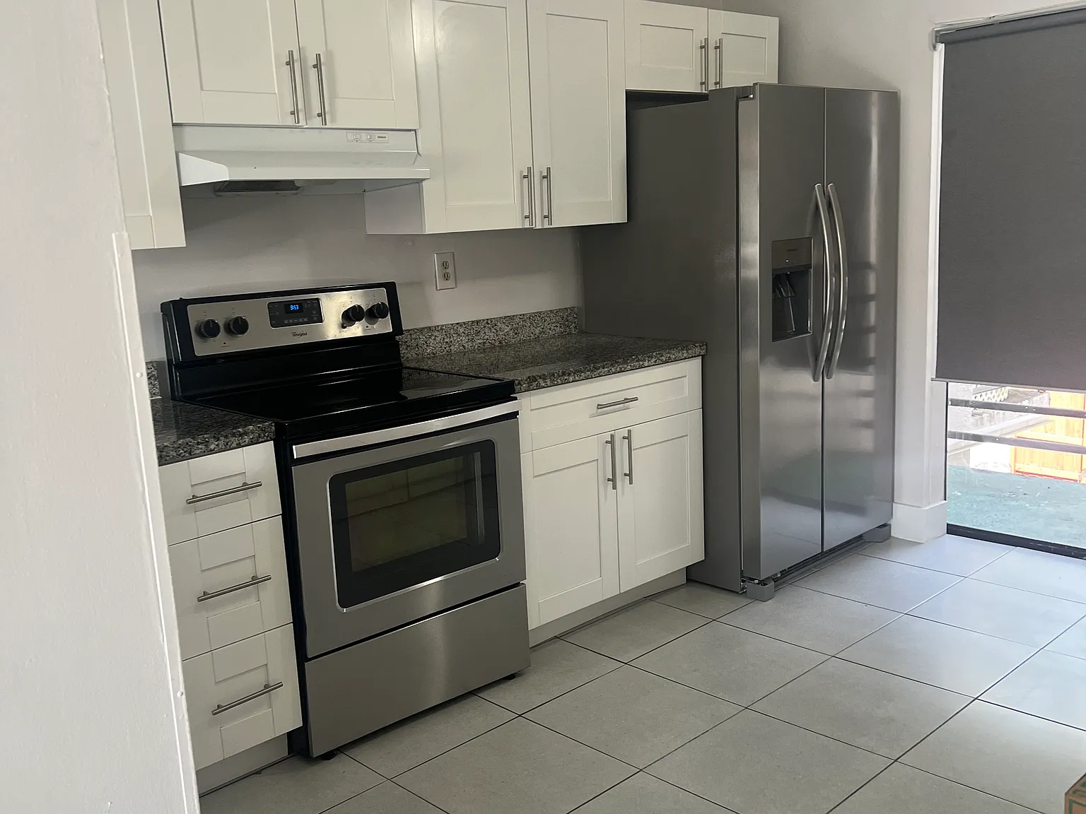 2 bed, 975 sqft, $2,300 — Photo 2