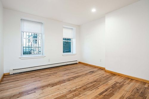 4th image of 545 Bramhall Ave
