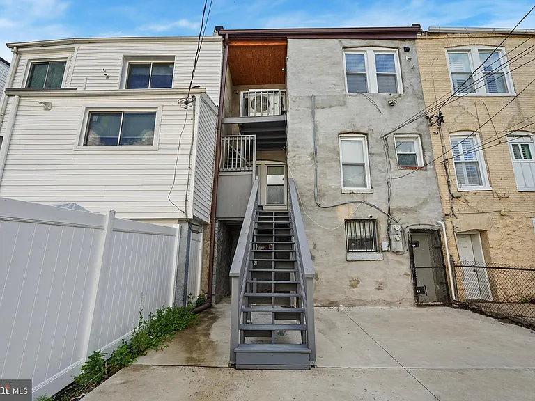2509 Linden Ave #2 — Photo 23