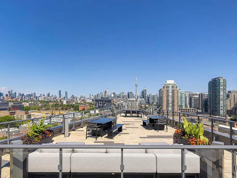 1100 King St W — Photo 27