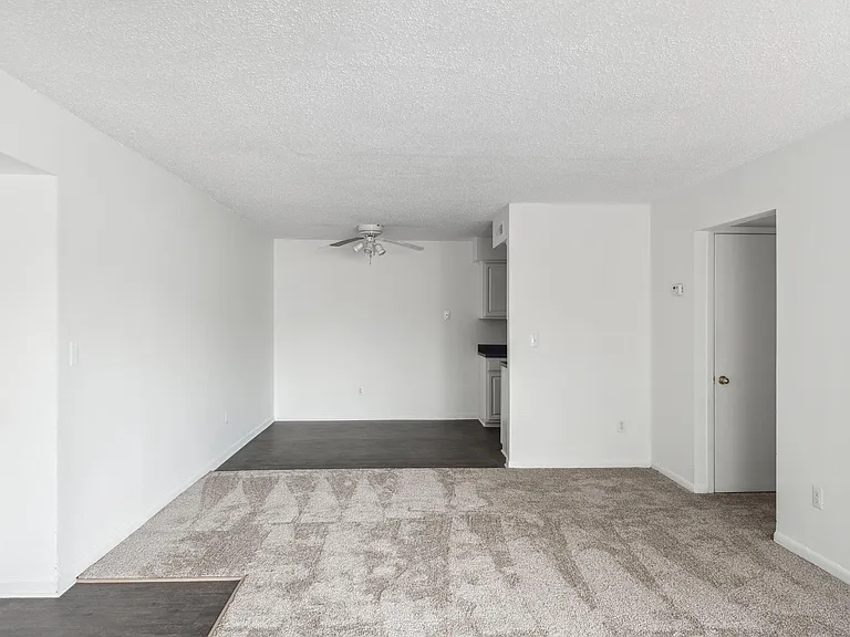 Kimberly Club Apartments — Photo 29