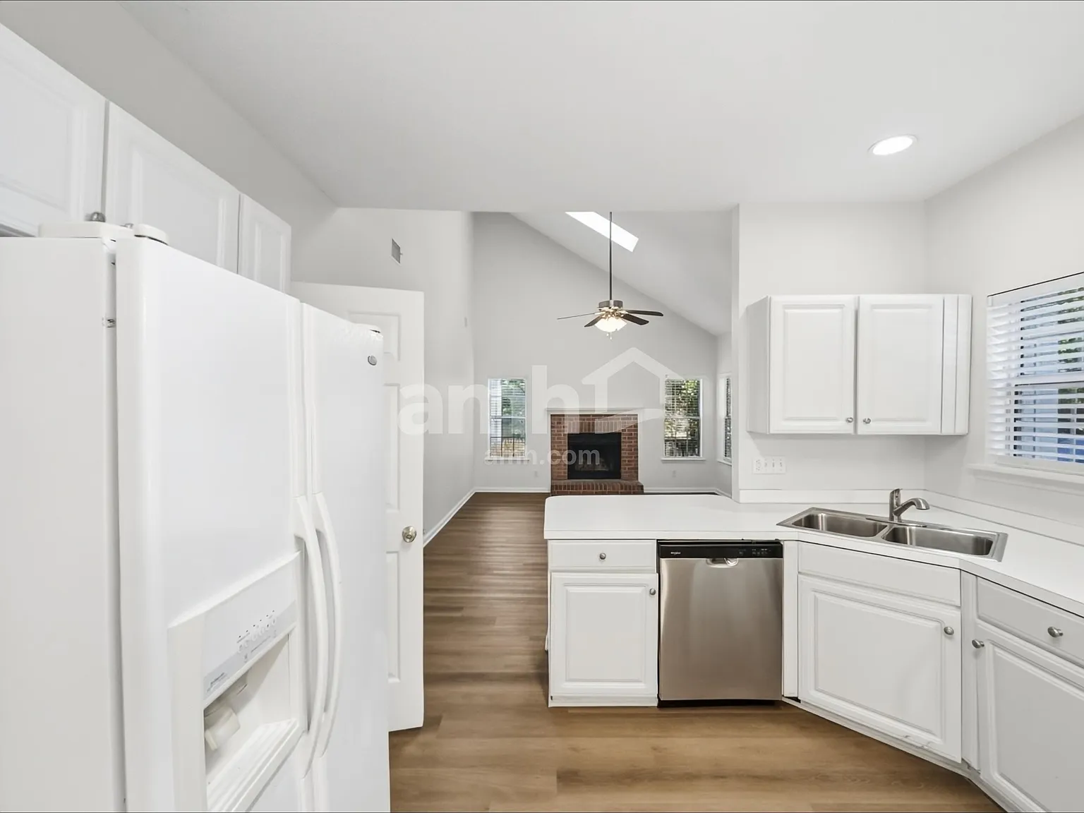 5 bed, 3.0 bath, 2603 sqft, $2,715 — Photo 3