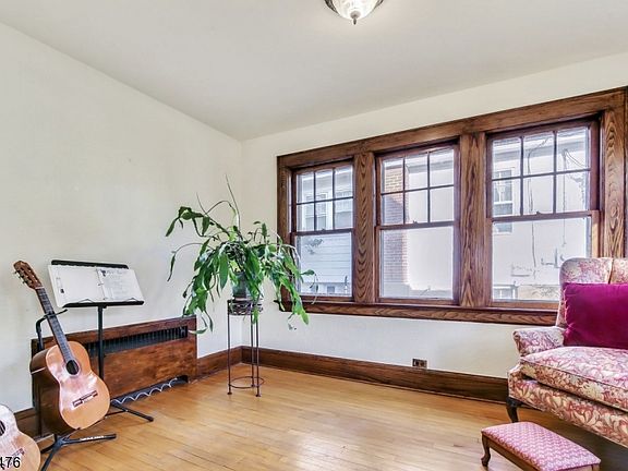 4th image of 365 Northfield Ave