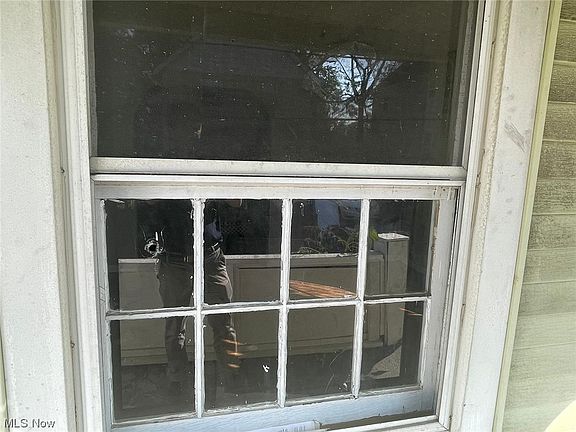 5th image of 949 Ella Ct