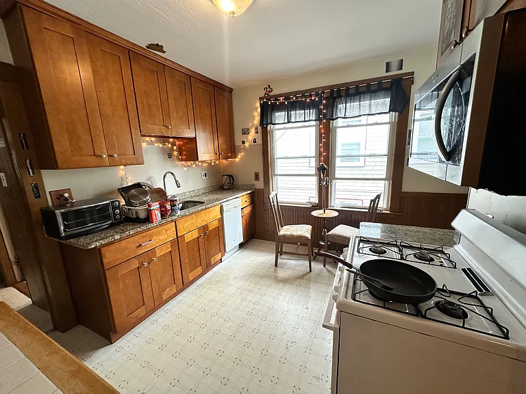 142 W Adams St #2 — Photo 2