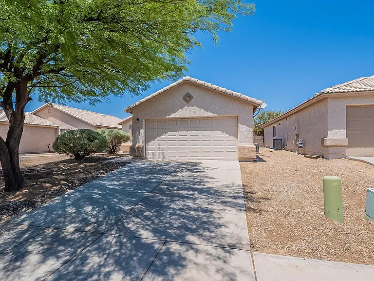 4504 W Sun Quest St — Photo 2