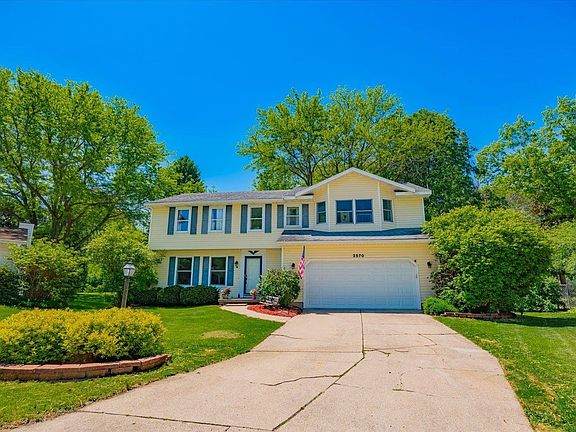 2nd image of 2570 Roanoke Cir