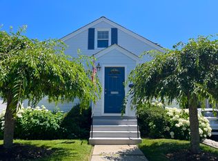 37 Almy St, Newport, RI 02840