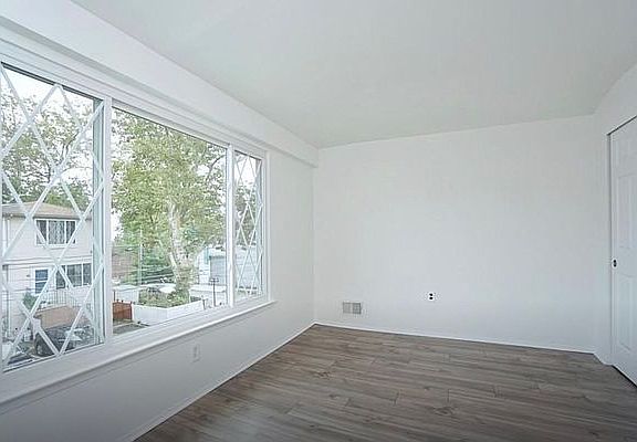 5th image of 18 Greenfield Ct