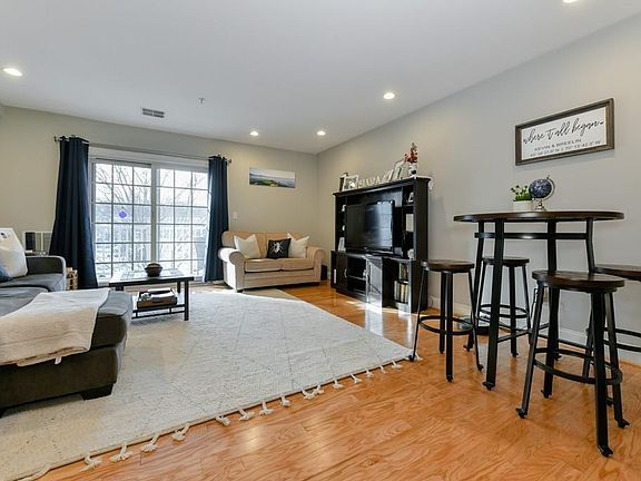 4th image of 328 Copeland St APT 1D