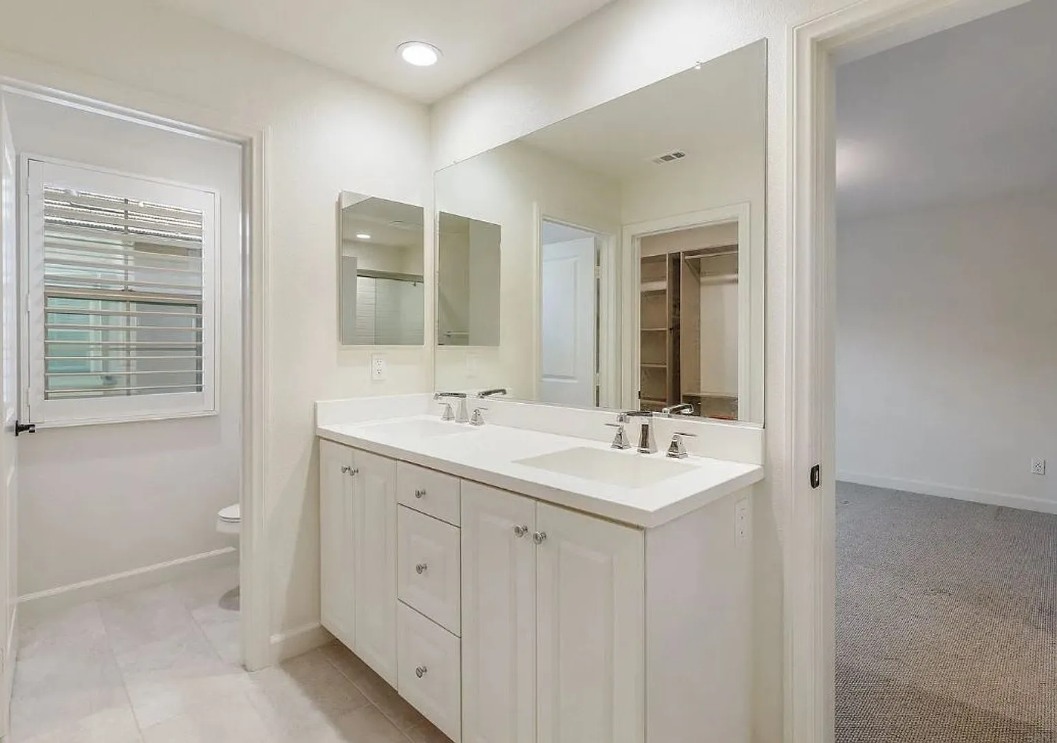 Modern 3-Bedroom Townhome With Solar in Gated Rancho Tesoro Community — Photo 3