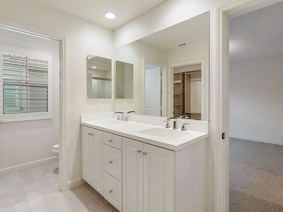 3rd image of 908 Slate St