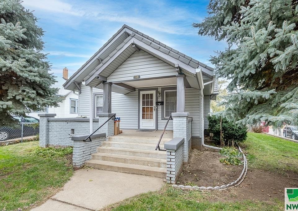 1st image of 1801 W 5th St