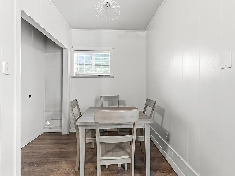 8561 Strathmore Dr — Photo 35