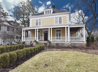 566 W Downer Pl, Aurora, IL 60506