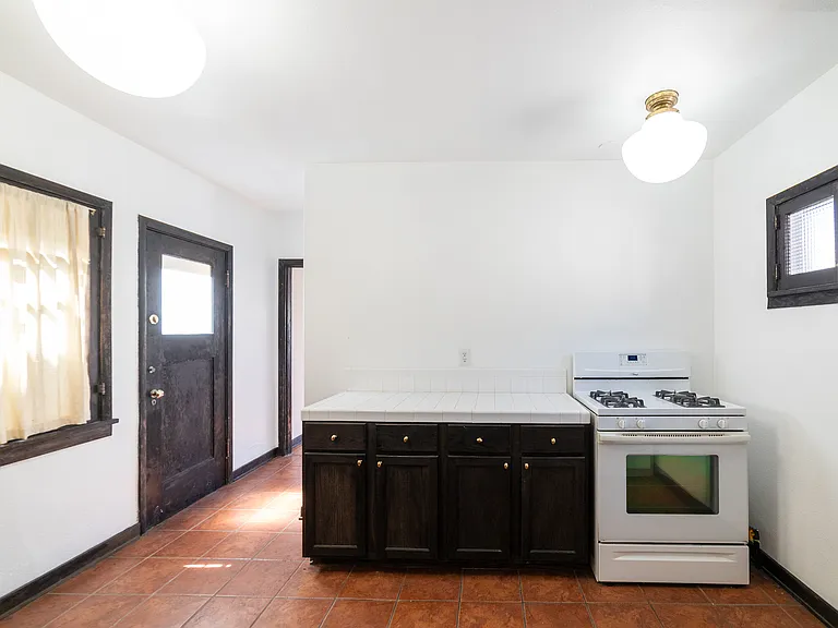 836 Silverlake Blvd — Photo 11