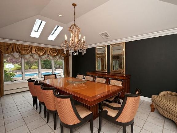 2nd image of 39 Arbor Ln