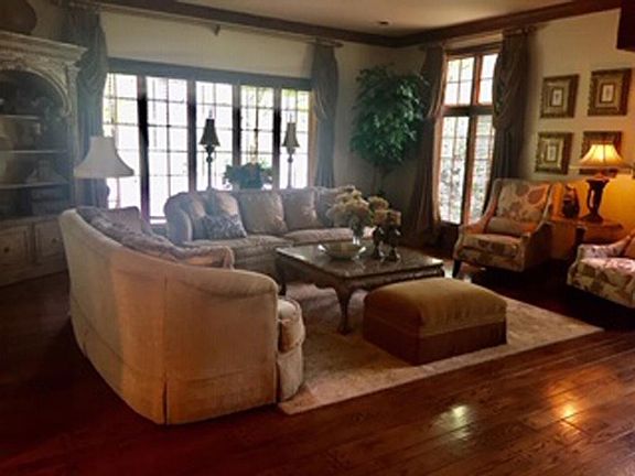 5th image of 214 Walnut Dr