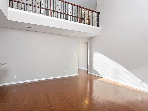 5th image of 39 Wellington Cir