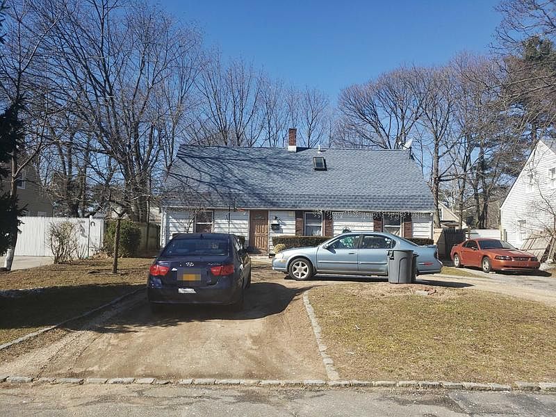 1st image of 18 Holly Ln