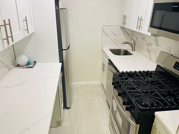 2nd image of 201 Saint Pauls Ave APT 3A