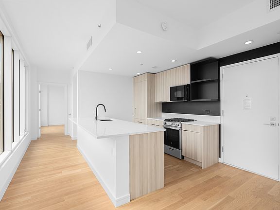 3rd image of 927 Atlantic Ave #6B