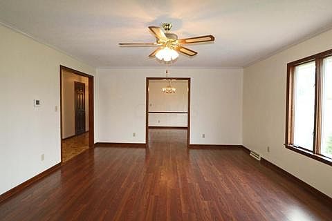 5th image of 140 Thornhill Dr