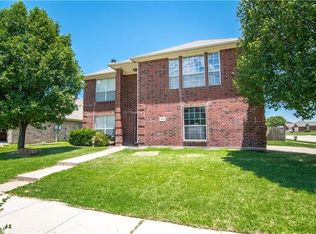 415 Camp Creek Dr, Arlington, TX 76002