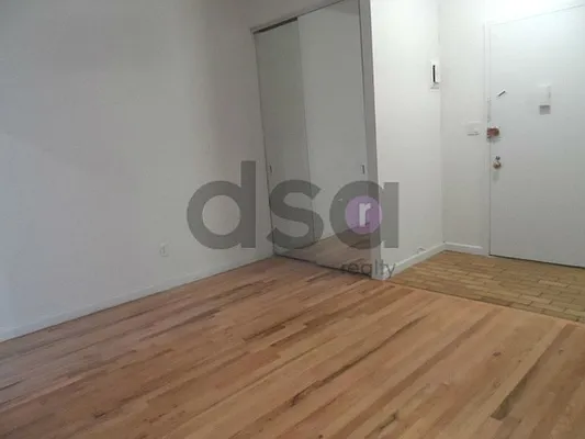 Rented by DSA Realty | media 32