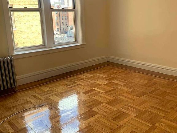 3rd image of 4761 Broadway APT 5C