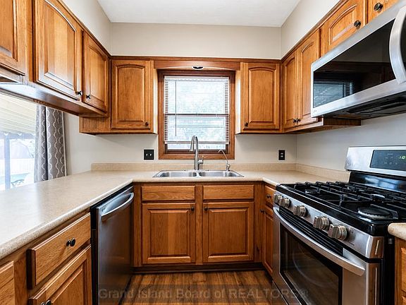 4th image of 2811 S Blaine St