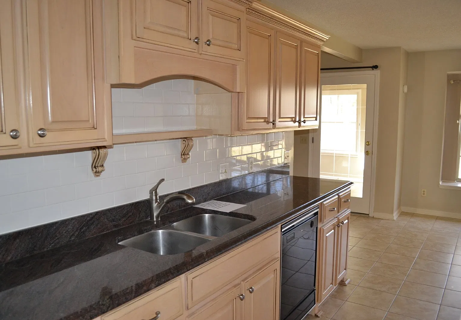 3 bed, 2.0 bath, 1872 sqft, $1,775 — Photo 4