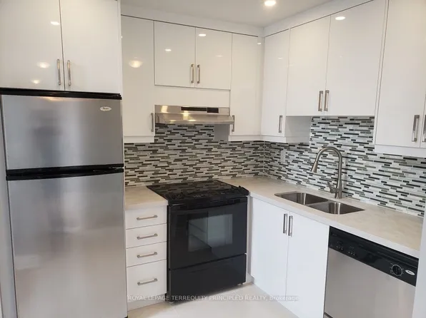 379 Jane St Unit 3, Toronto, ON M6S 3Z3