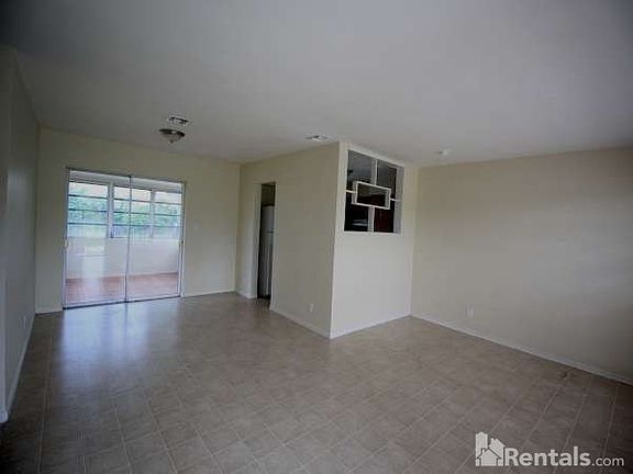 3rd image of 920 NE 51st St