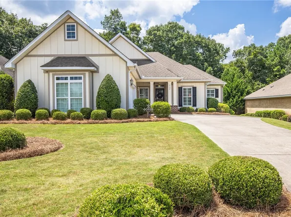 1726 Vfw Rd, Auburn, AL 36832