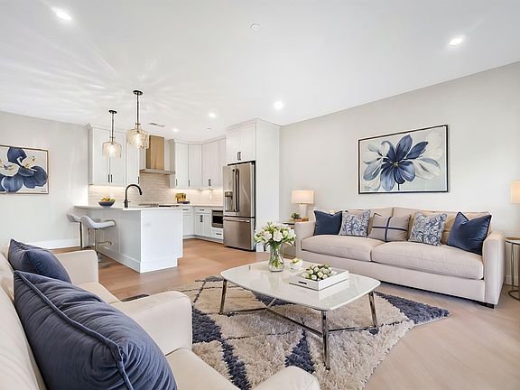 5th image of 62 Foundry St #504