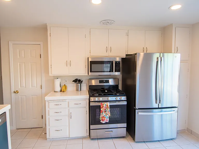 813 Comstock Dr — Photo 10