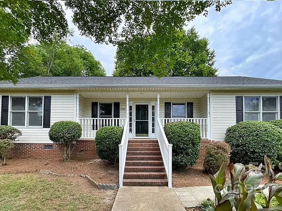 1364 Red Oaks Dr