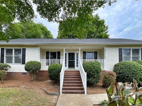 1364 Red Oaks Dr