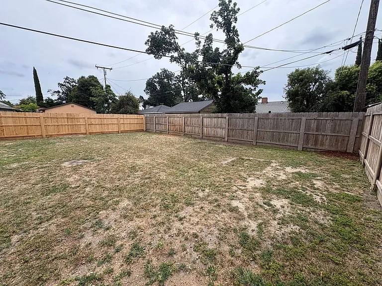 315 W Kaweah Ave — Photo 19