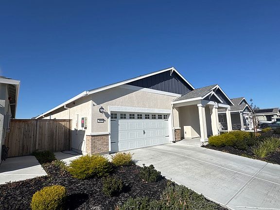 2nd image of 2025 Park Pl