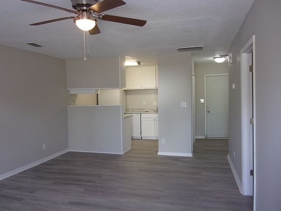 2nd image of 413 Confederate Ave S #8