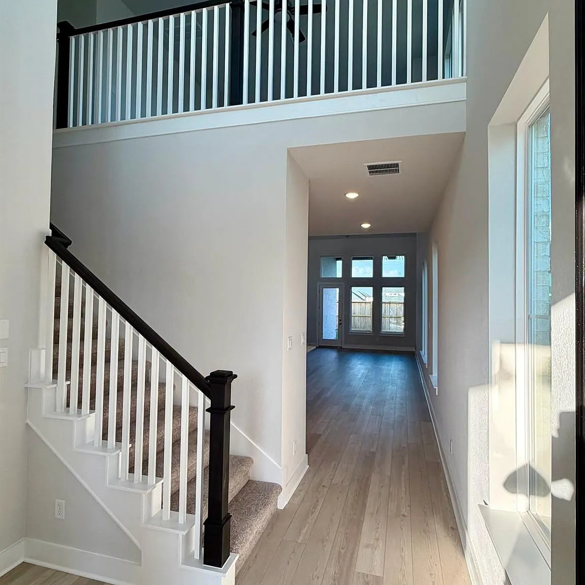 4 bed, 3.0 bath, 2408 sqft, $3,100 — Photo 3