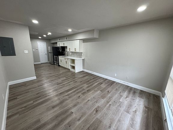 3rd image of 2301 Scott St #11