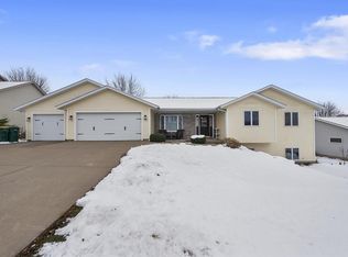 1409 Green Valley Rd, Mount Horeb, WI 53572