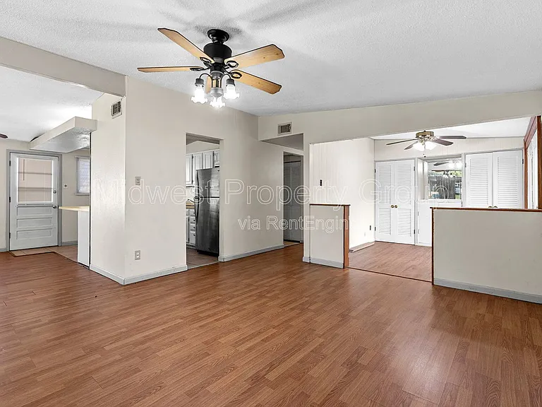 800 Bobbins Ln — Photo 7