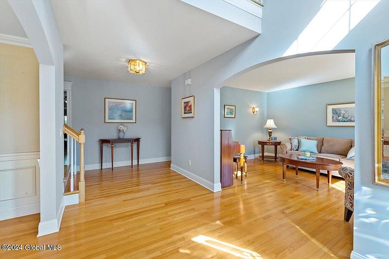 4th image of 27 Pinecrest Drive