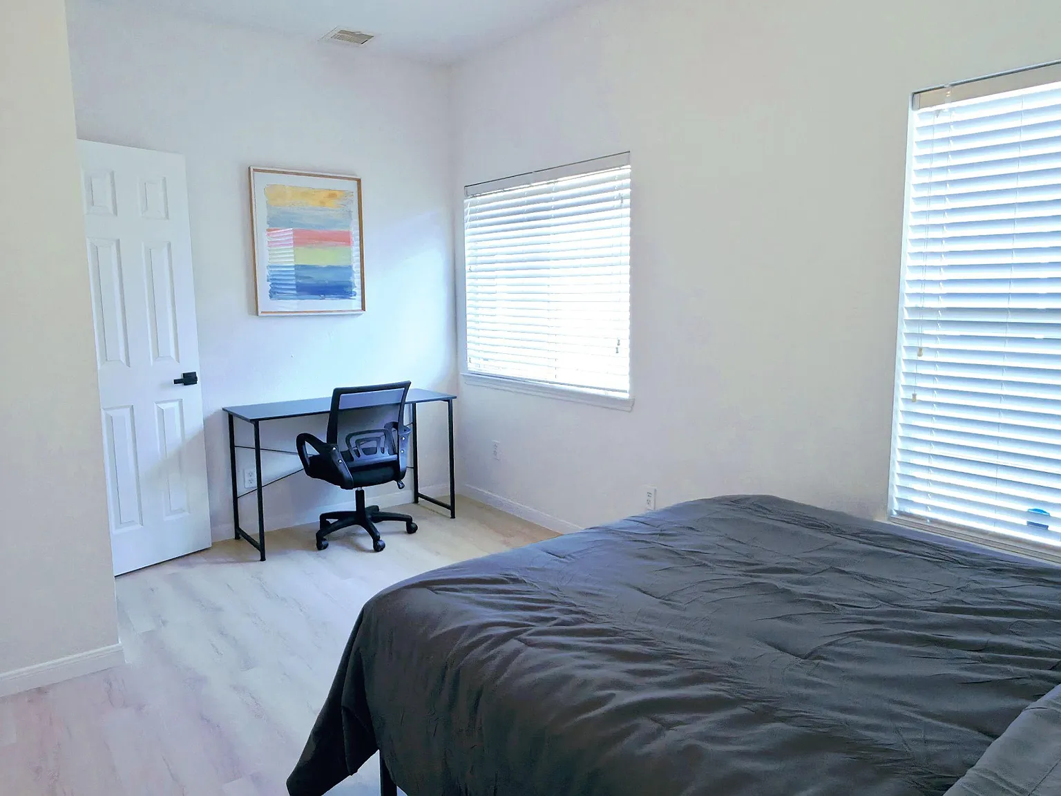 4 bed, 3.0 bath, 2200 sqft, $819 — Photo 3