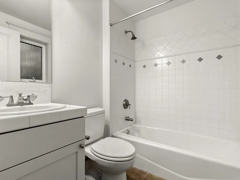 1133 10th Ave E #A — Photo 9